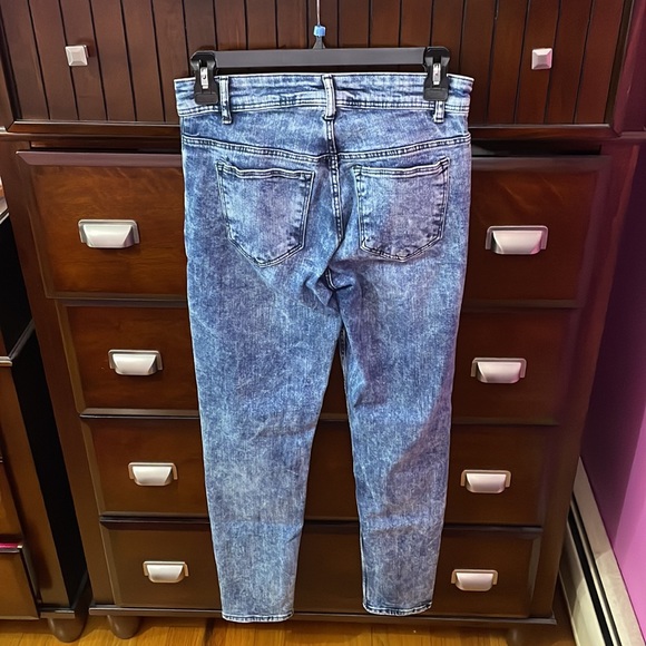 Distressed Boyfriend Jeans 💫 - Picture 2 of 3